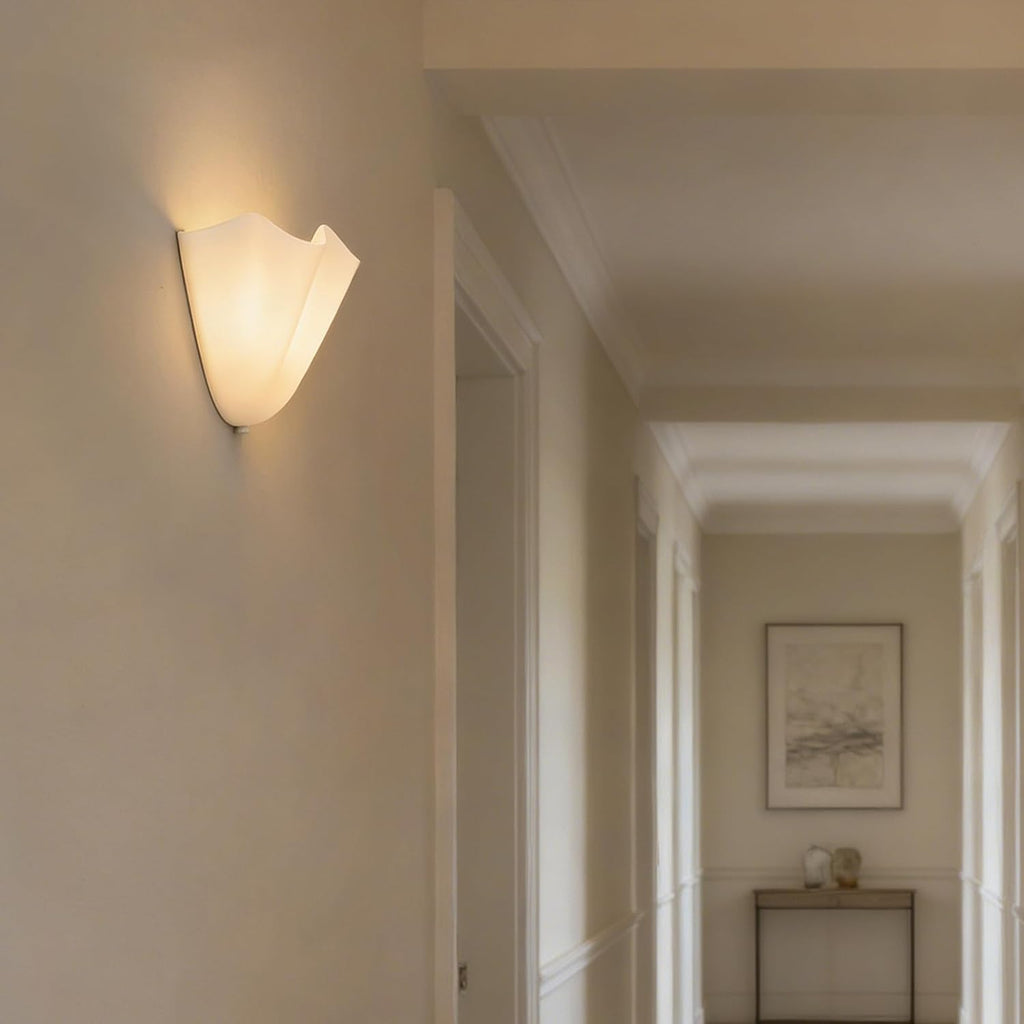 Milk White Glass Shell-Shaped Wall Sconce, Mid-Century Vintage scalloped Wall Lamp with Warm Light, Nordic Glass Sconce for Bedroom, Hallway, Living Room, Entryway, Bathroom, Balcony (Milk White)