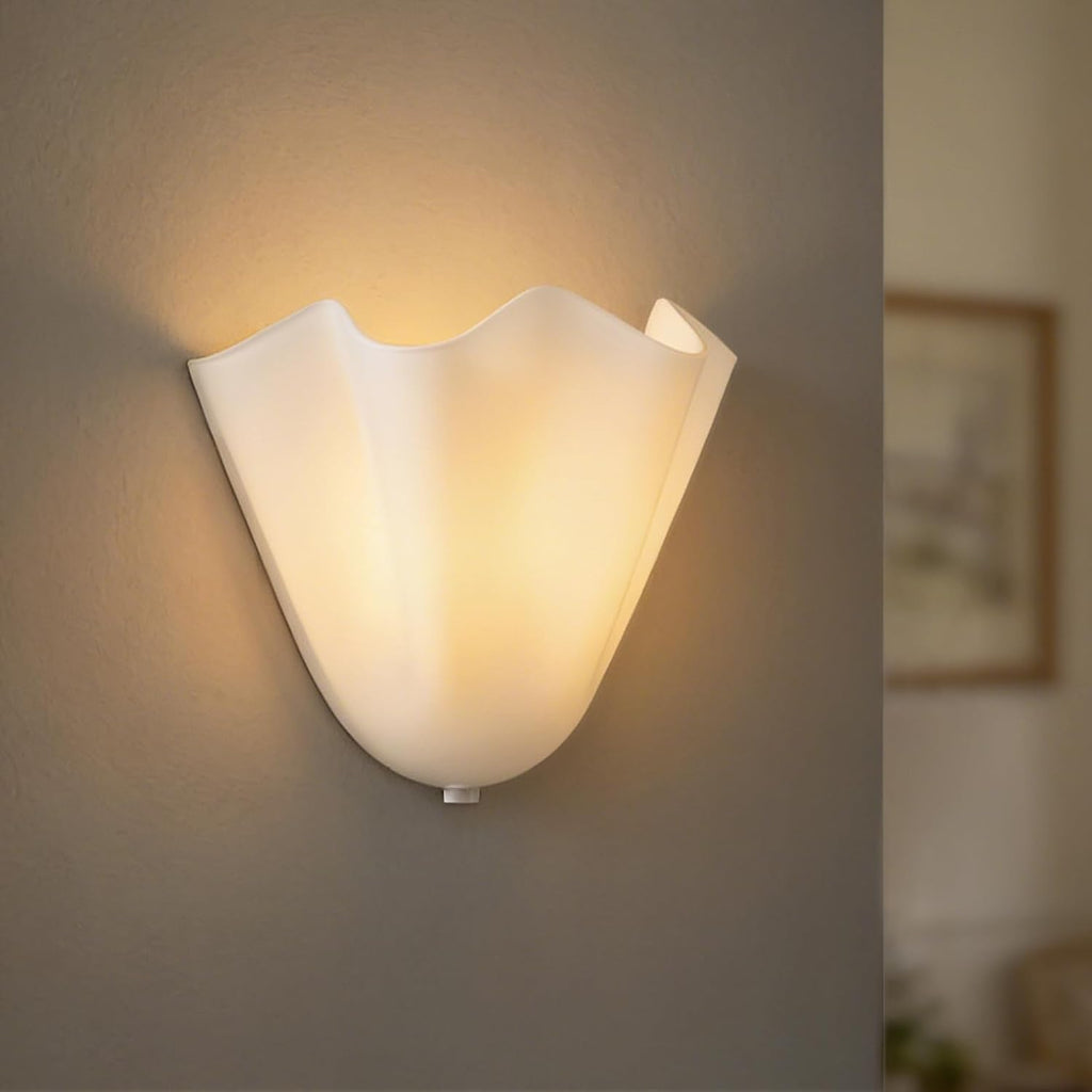 Milk White Glass Shell-Shaped Wall Sconce, Mid-Century Vintage scalloped Wall Lamp with Warm Light, Nordic Glass Sconce for Bedroom, Hallway, Living Room, Entryway, Bathroom, Balcony (Milk White)