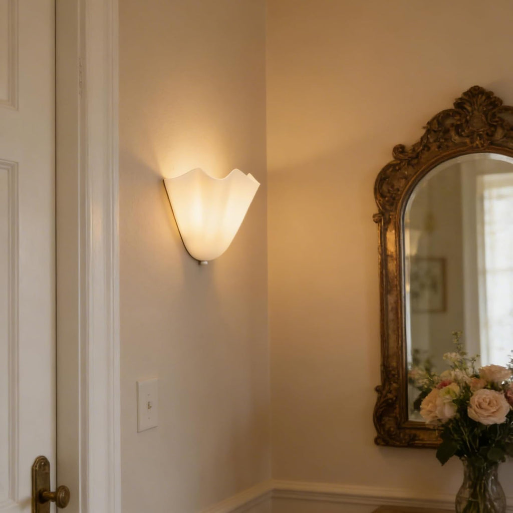 Milk White Glass Shell-Shaped Wall Sconce, Mid-Century Vintage scalloped Wall Lamp with Warm Light, Nordic Glass Sconce for Bedroom, Hallway, Living Room, Entryway, Bathroom, Balcony (Milk White)